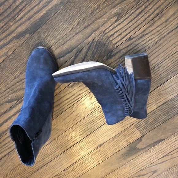 Reaction - Kenneth Cole booties - Picture 2 of 3